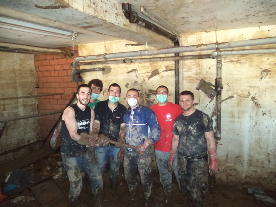Студенти и запослени Универзитета у Бањој Луци у акцији чишћења поплављених подручја