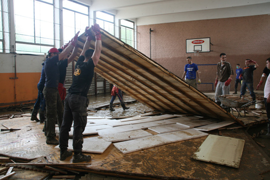 Студенти Универзитета у Бањој Луци данас учествује у акцијама чишћења поплављених подручја