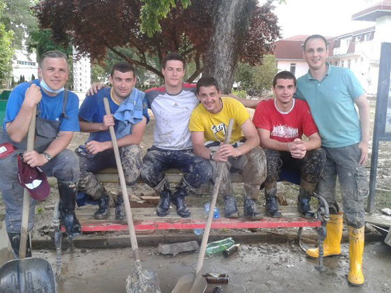 Студенти и запослени Универзитета у Бањој Луци  у акацији чишћења Шамца
