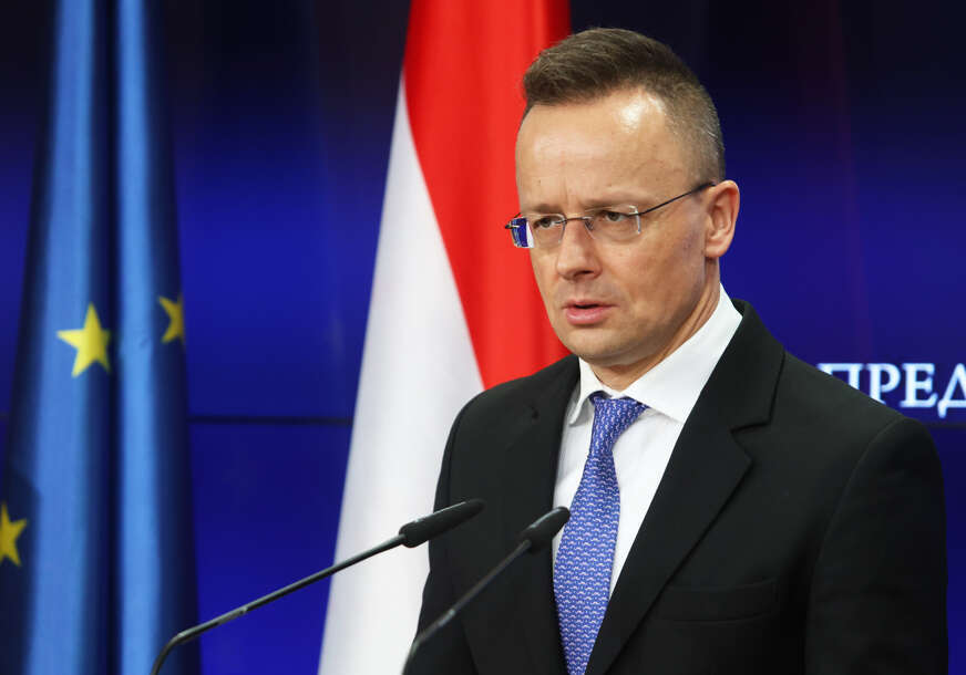 Уручење почасног доктората министру Сијарту