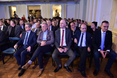 Прва генерације стипендиста Удружења „Привредник РС“: Руководство УНИБЛ присуствовало свечаној академији